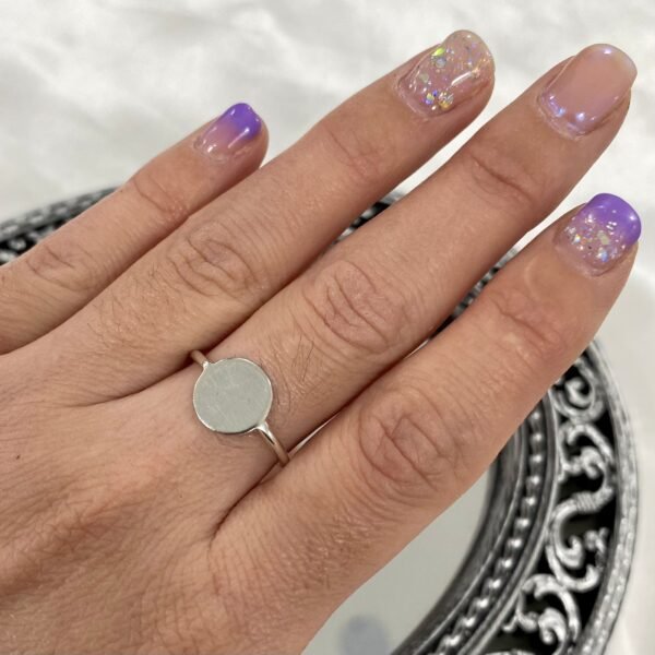 a Anillo liso circulo